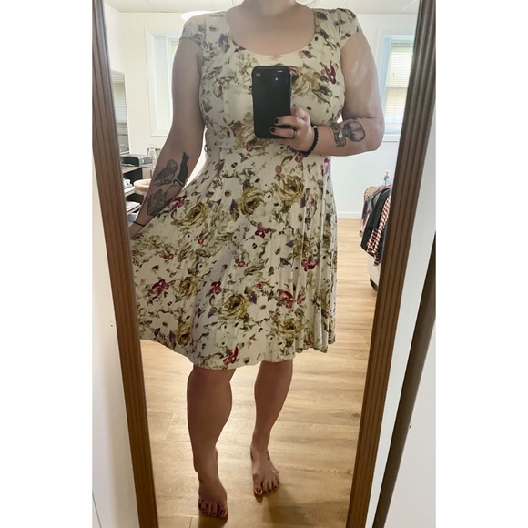 Cream Floral A-Line/Fit & Flare red Scoop Neck Dress Size L / XL - Picture 8 of 8